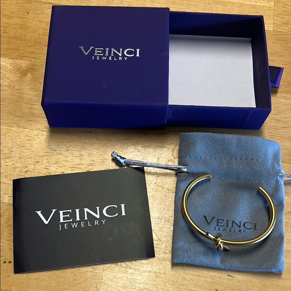 Gold Knot Bracelet